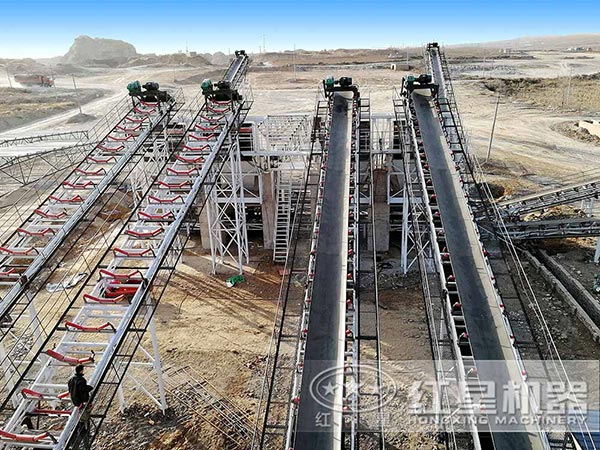 輸送機(jī)安裝、調(diào)試現(xiàn)場