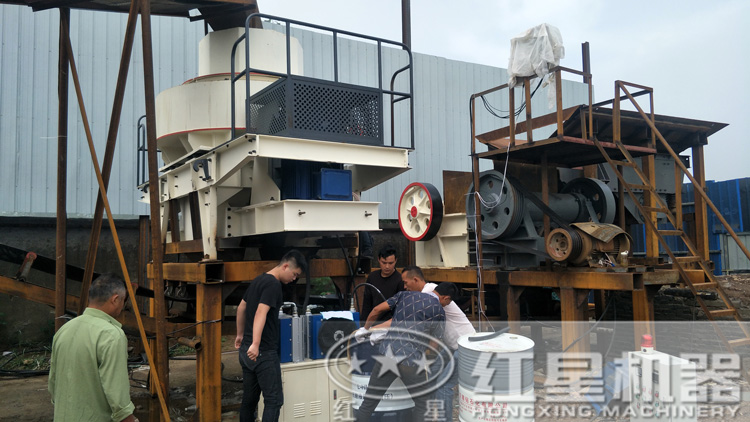 生產(chǎn)現(xiàn)場(chǎng)有很多，安排起來(lái)啦！