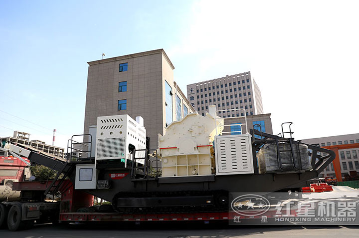 移動(dòng)破碎機(jī)發(fā)貨現(xiàn)場(chǎng)，價(jià)格區(qū)間在15-150萬(wàn)之間