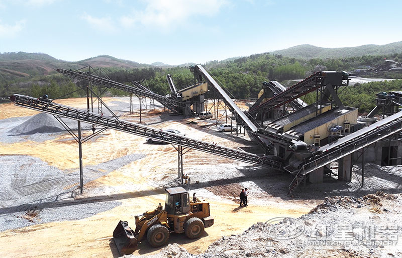 碎石機(jī)器生產(chǎn)12、13石子現(xiàn)場(chǎng)