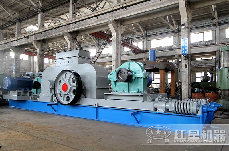 對(duì)輥破碎機(jī)車(chē)間實(shí)拍